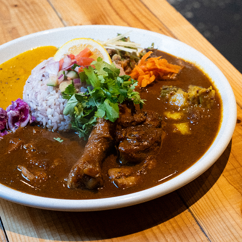 クボカリー大名店のスパイシーチキンカレー